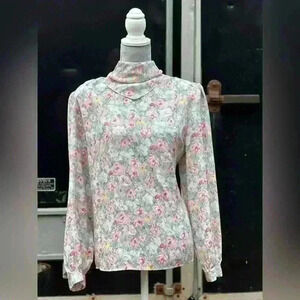 Vintage Worthington Blouse. Granny core. Shoulder pads. Puff sleeve.